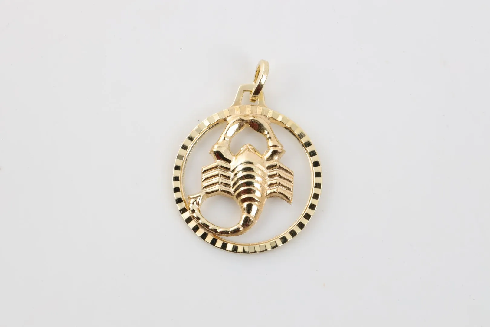 14k Yellow Gold Scorpio Zodiac Sign Pendant (2.02g.)