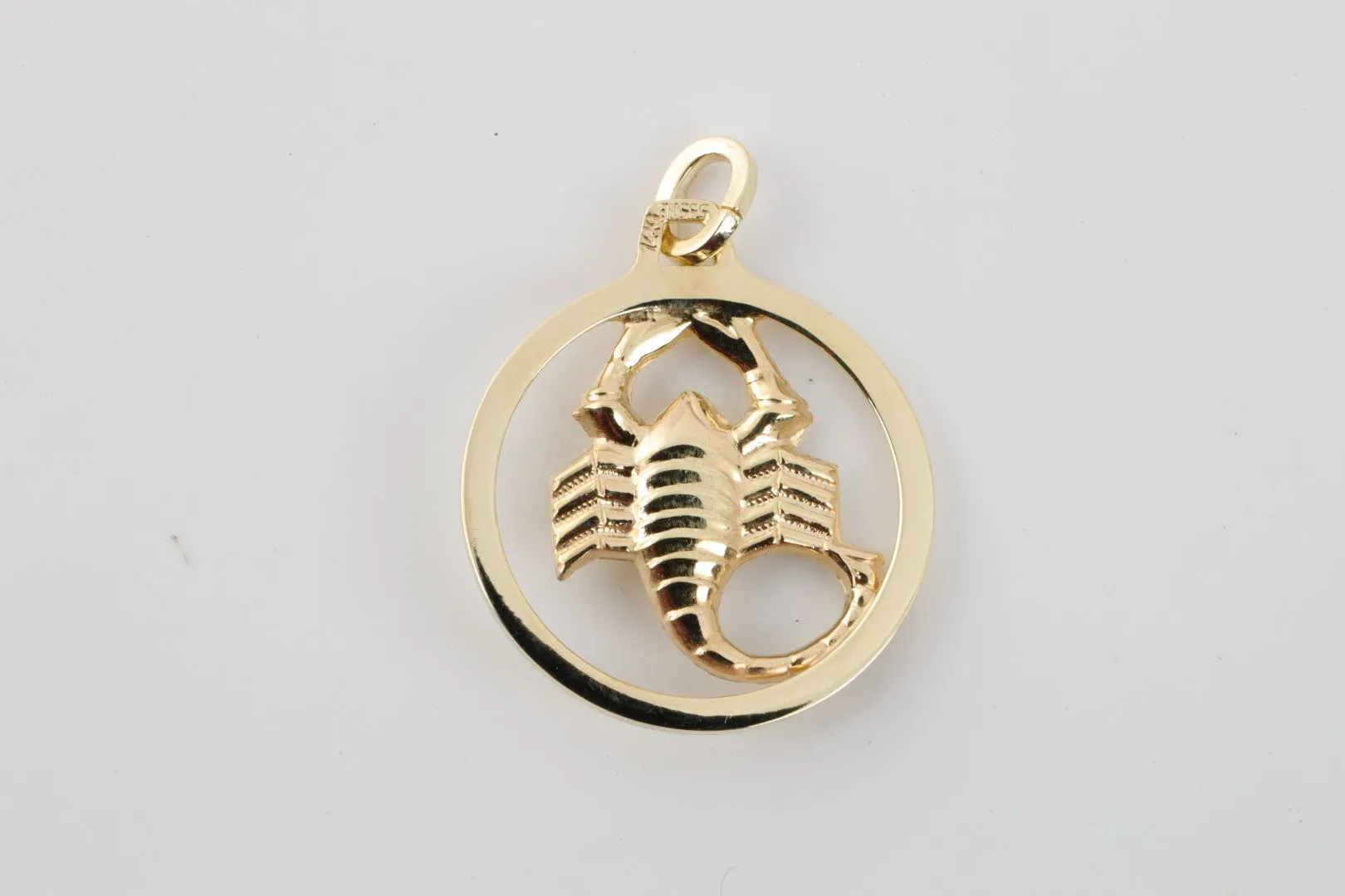 14k Yellow Gold Scorpio Zodiac Sign Pendant (2.02g.)