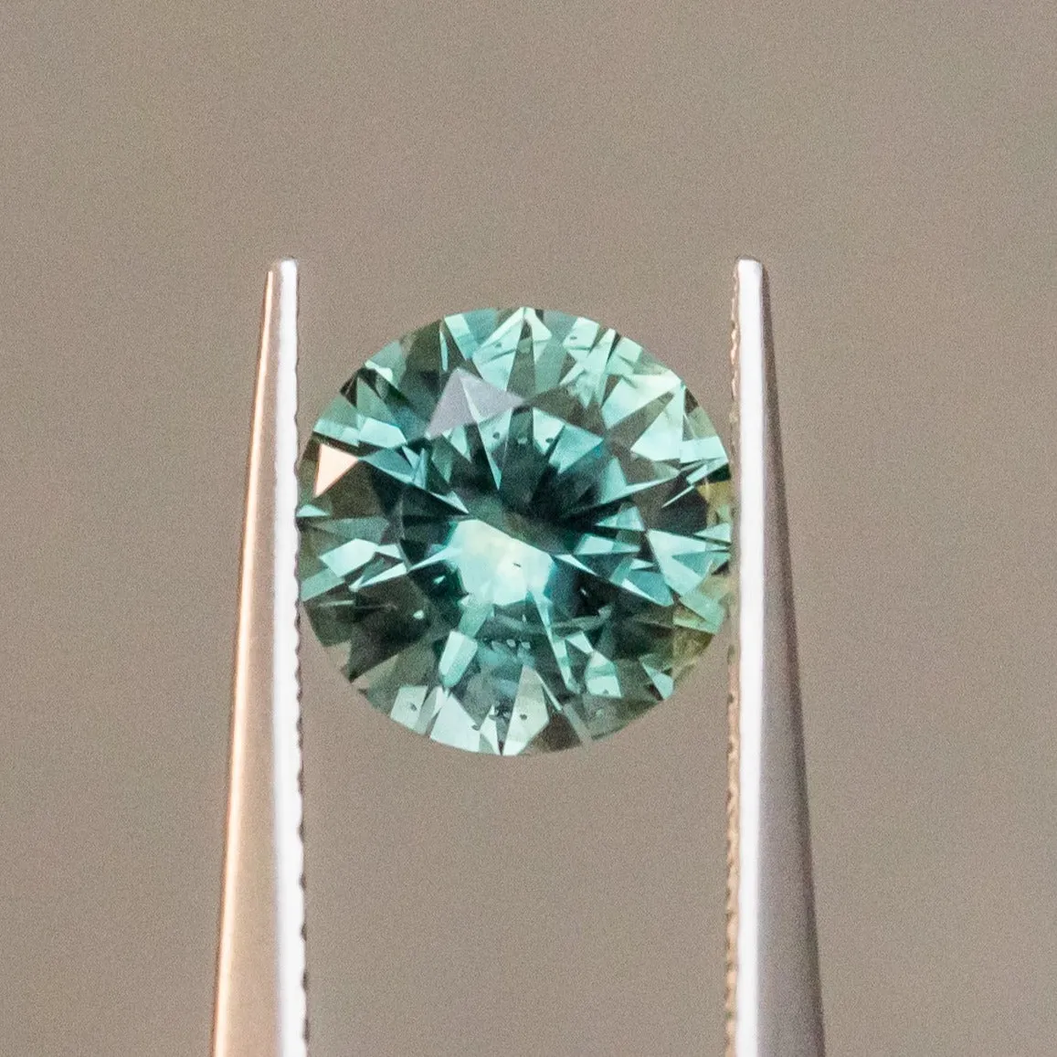 2.25CT ROUND PRECISION CUT MONTANA SAPPHIRE, MEDIUM GREENISH TEAL, 7.74X5.13MM