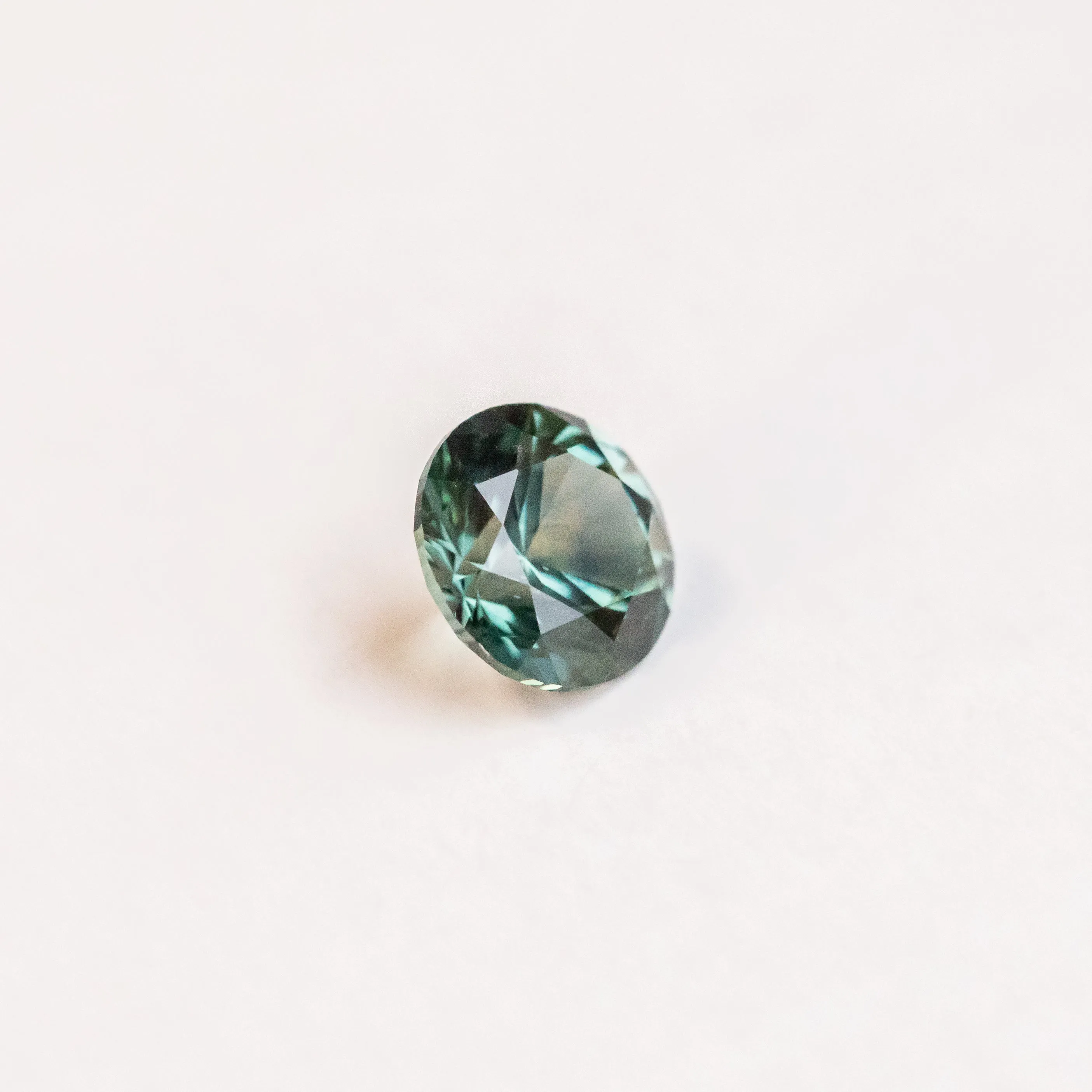 2.25CT ROUND PRECISION CUT MONTANA SAPPHIRE, MEDIUM GREENISH TEAL, 7.74X5.13MM