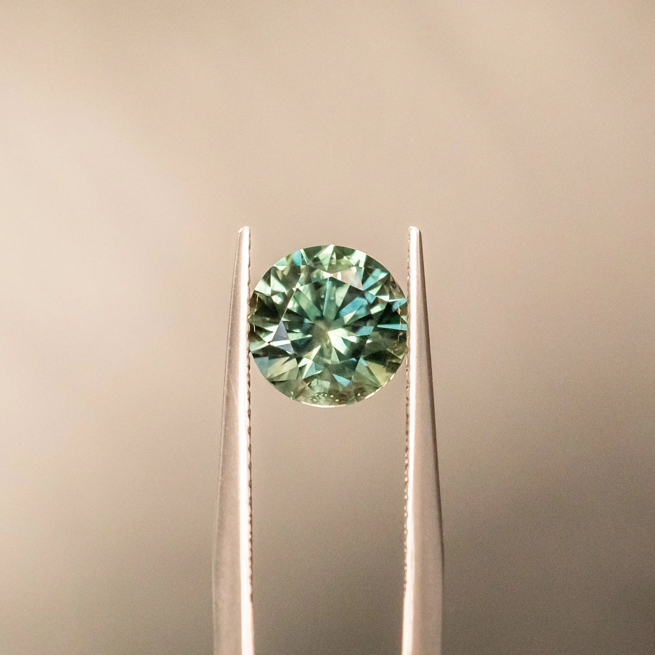 2.25CT ROUND PRECISION CUT MONTANA SAPPHIRE, MEDIUM GREENISH TEAL, 7.74X5.13MM