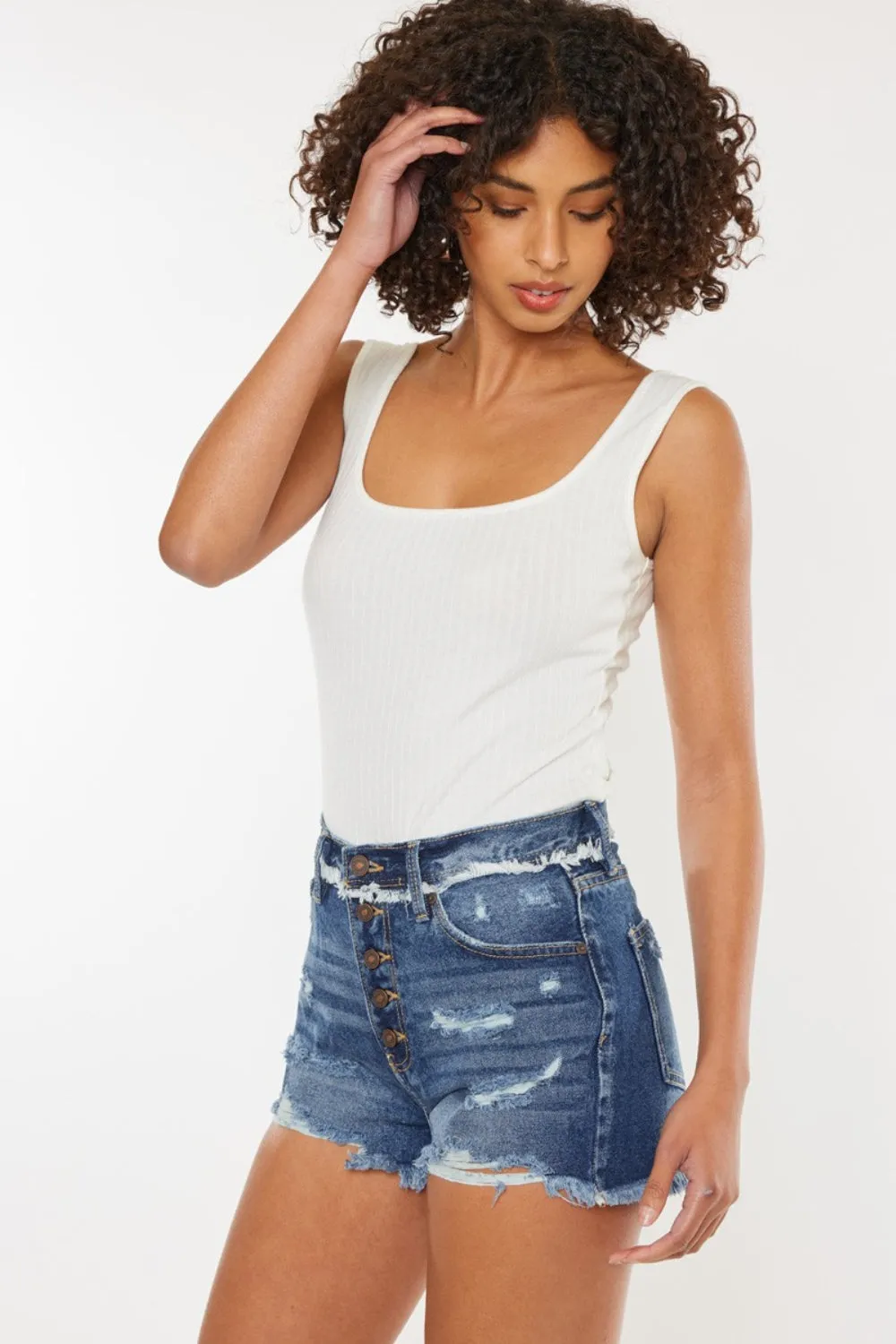 Kancan – Distressed-Jeansshorts mit Knopfleiste