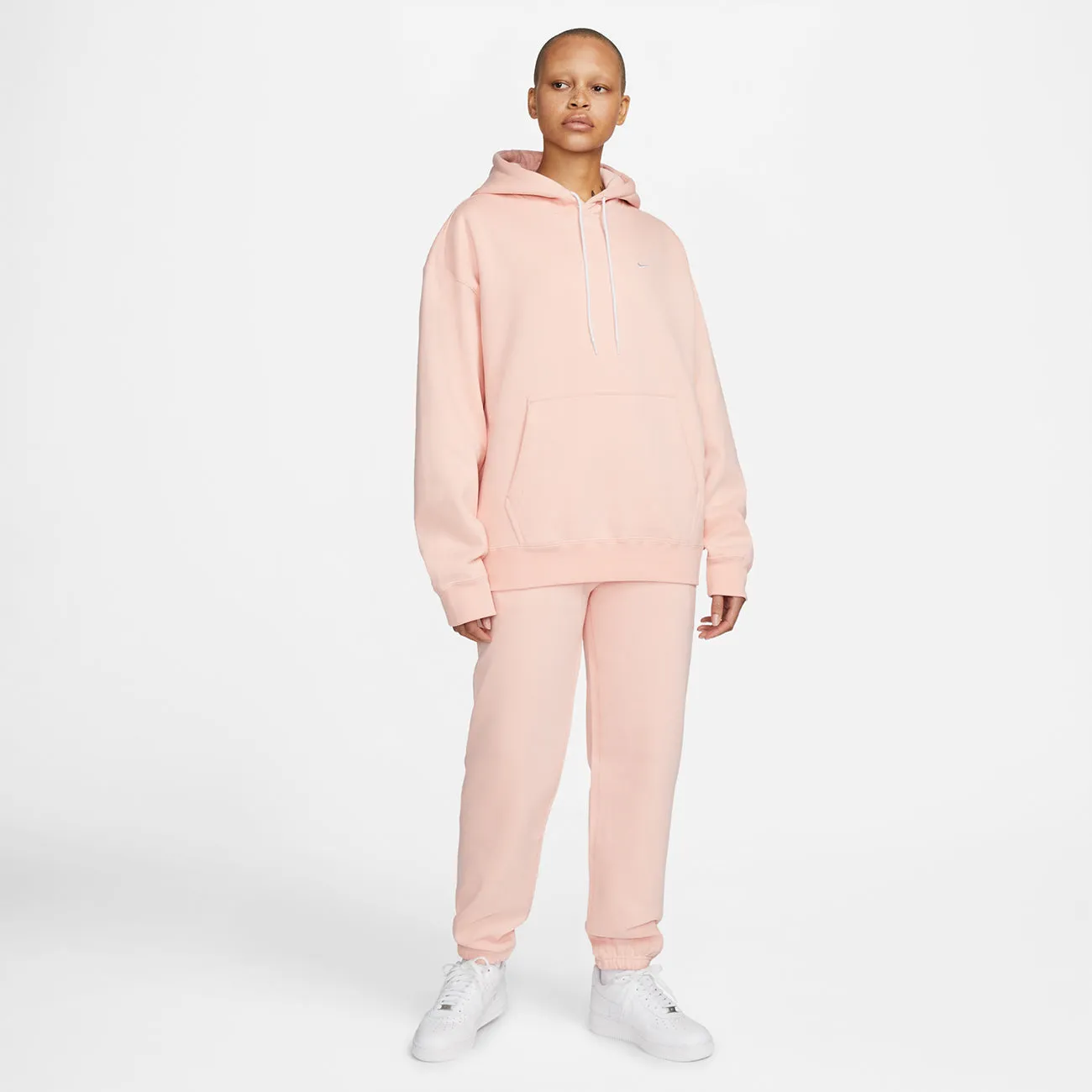 W SOLOSWOOSH FLEECE PANT BLEACHED CORAL WHITE